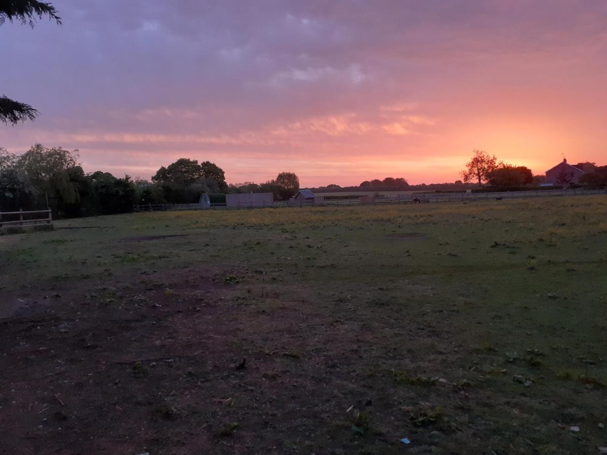 Glamping In Wiltshire The Green Knoll Is A Charm Chippenham  Luaran gambar